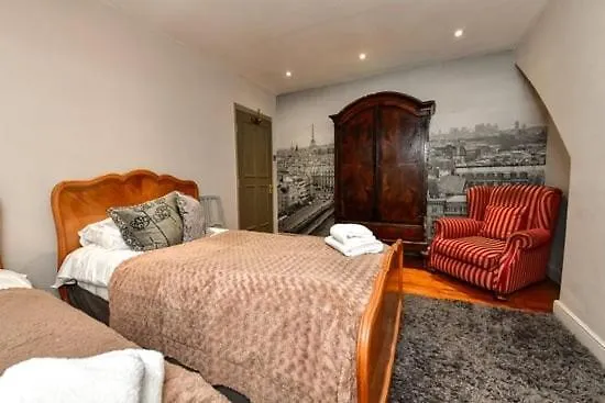 Quirky 4 Bedroom Apartment With Terrace Cardiff United Kingdom
