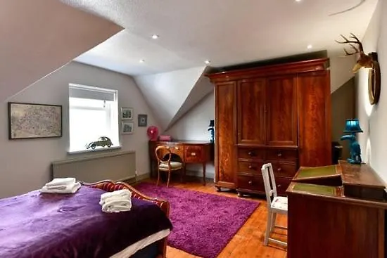 Guest house Quirky 4 Bedroom Apartment With Terrace Cardiff United Kingdom