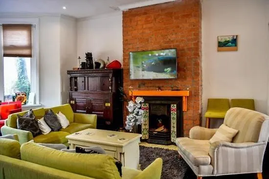 Quirky 4 Bedroom Apartment With Terrace Cardiff
