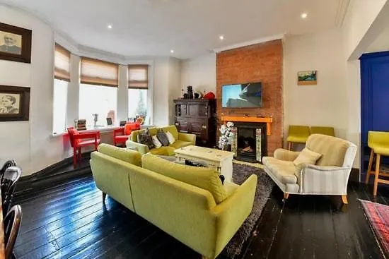 Quirky 4 Bedroom Apartment With Terrace Cardiff 0*,  United Kingdom
