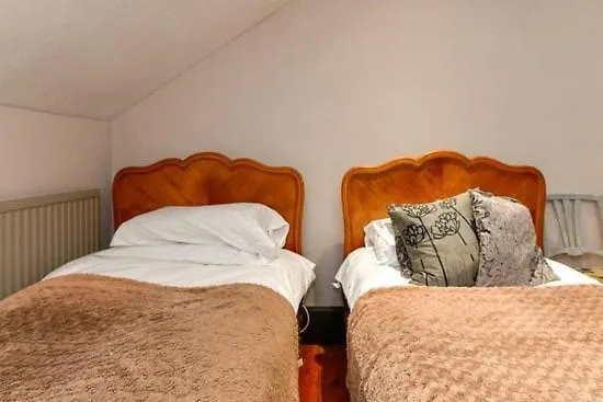 Quirky 4 Bedroom Apartment With Terrace Cardiff