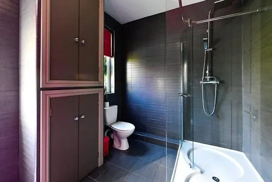 Guest house Quirky 4 Bedroom Apartment With Terrace Cardiff United Kingdom